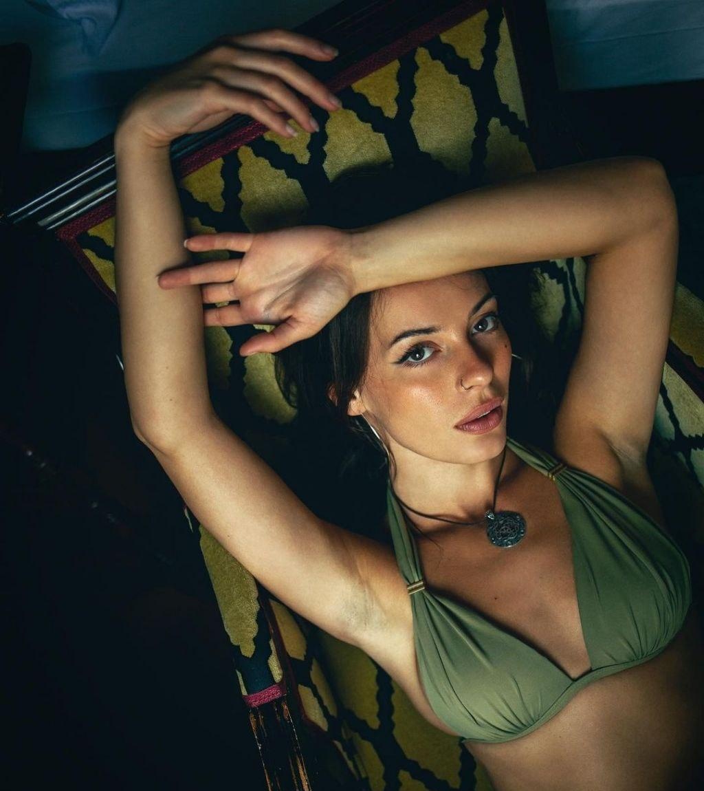 Эми привлекальеная девушка из Целина цена от 7000 руб