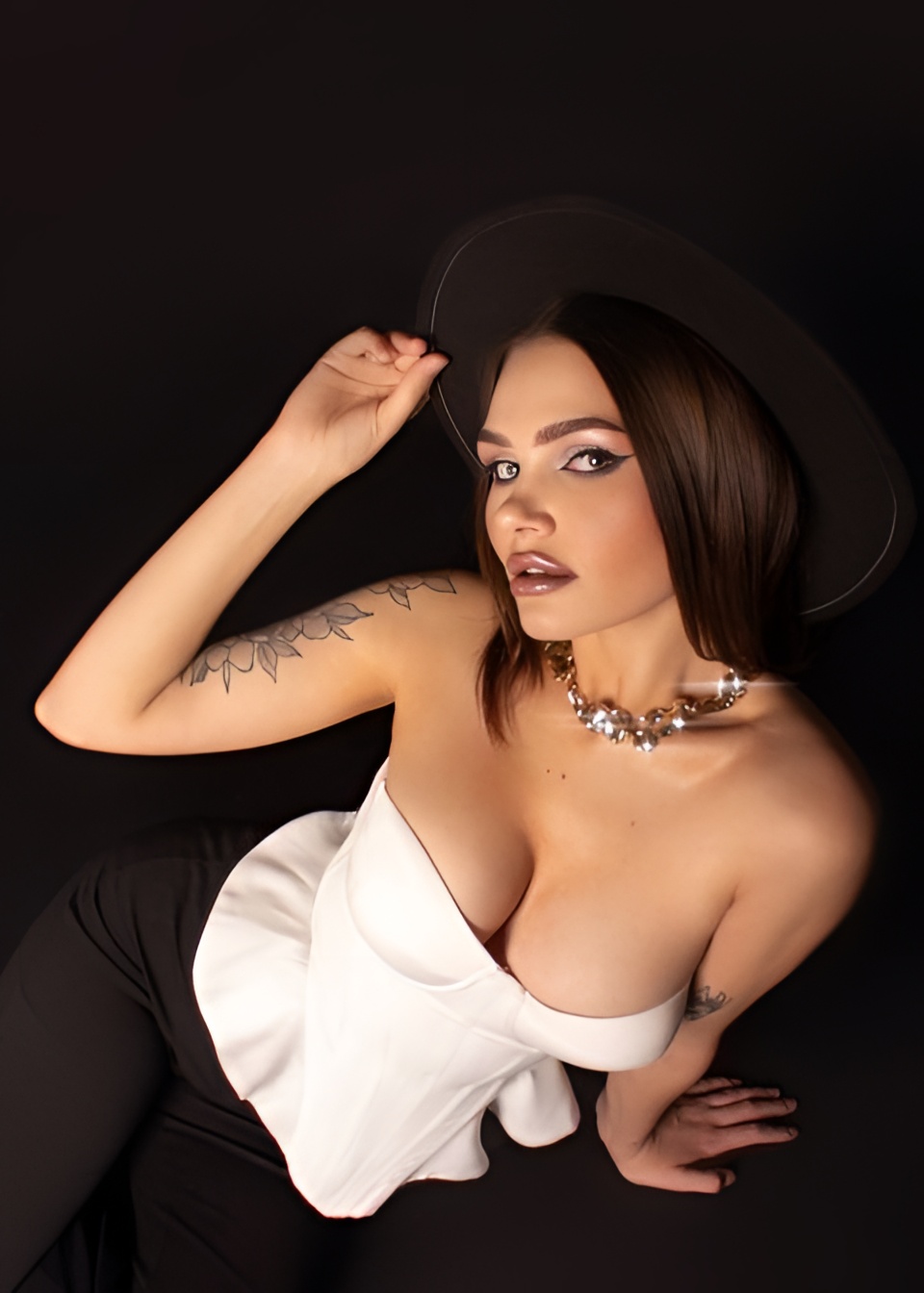 Яна привлекательная девушка из Целина цена от 6000 руб